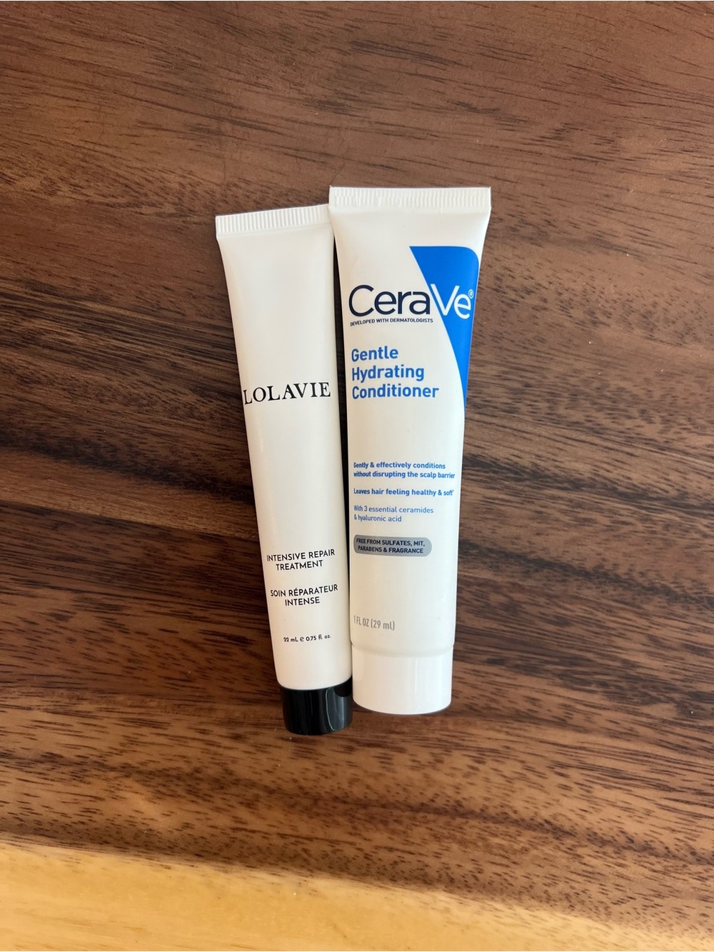CeraVe Gentle Hydrating Conditioner - White with Blue Accent